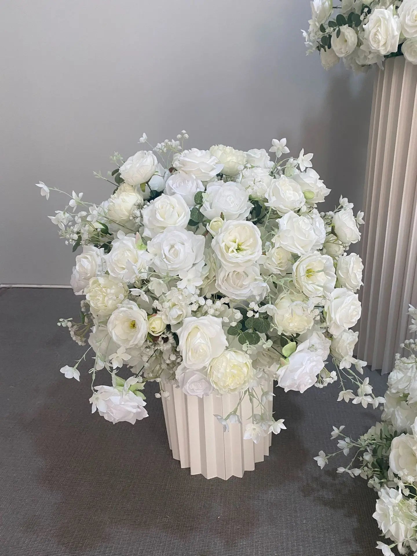 Customized hydrangea Rose Aritificial Flower Ball Road Leading White Silk Flower Ball Wedding Decoration Table Centrepiece decor